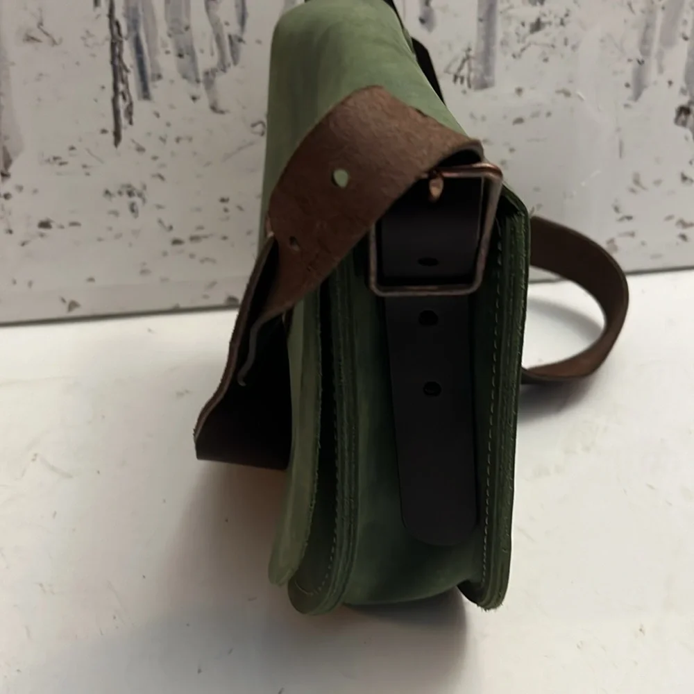 Craftsbury Common LeatherSaddle Bag Crossbody - Picture 6 of 11